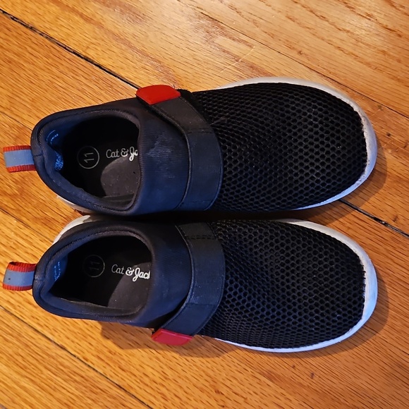 Kids Sz 11 Water Shoes, Mesh Toe, Thick Sole, Velcro - Picture 1 of 14